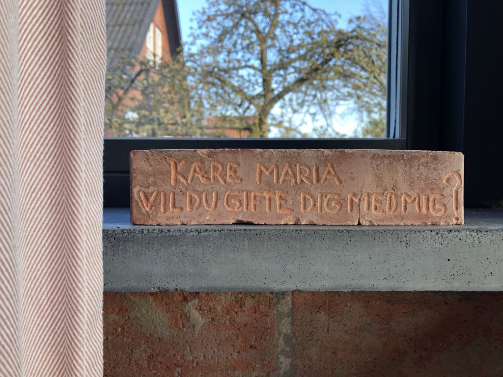 Maria vil du gifte dig med mig mursten